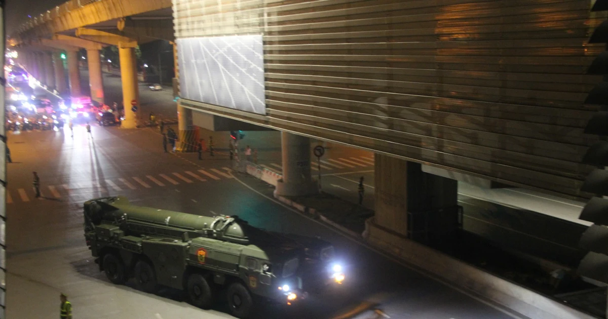 View - Dàn khí tài lăn bánh từ Trường đua F1 tiến thẳng về Quảng trường Ba Đình | Báo Tri thức và Cuộc sống - TIN TỨC PHỔ BIẾN KIẾN THỨC 24H