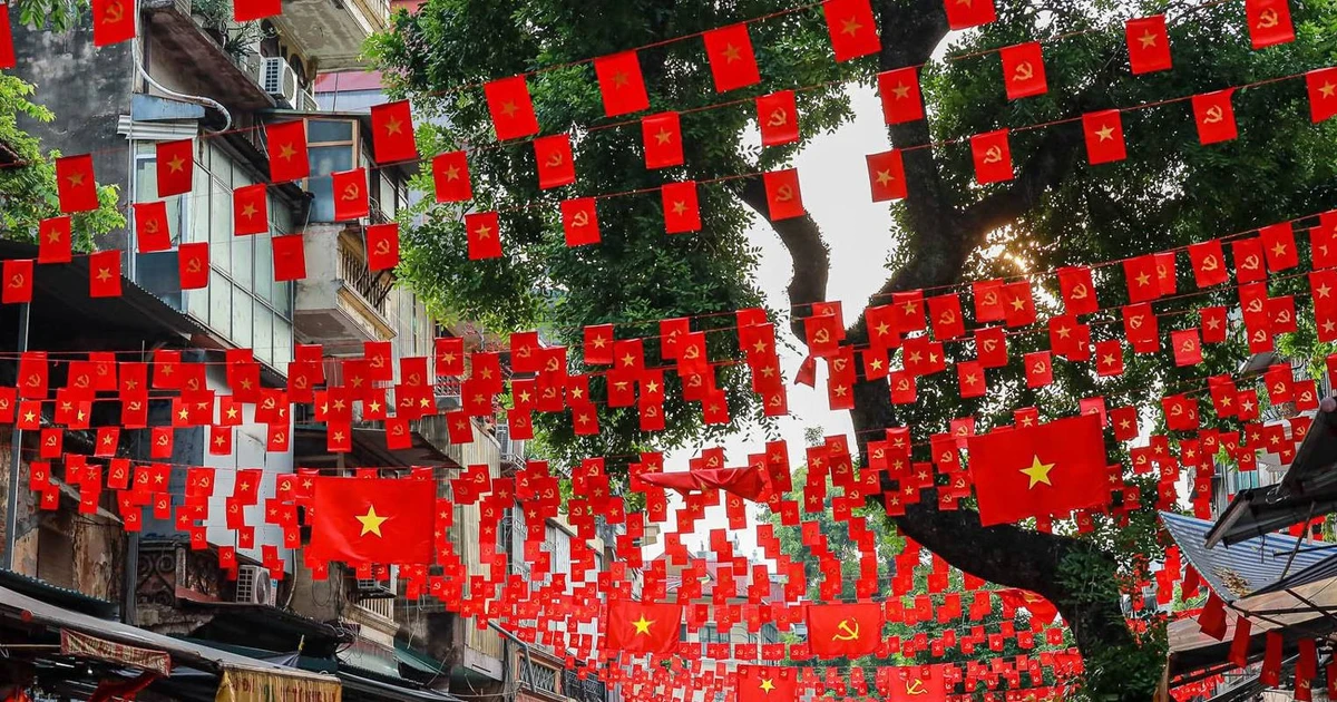 View - Hà Nội rực rỡ sắc cờ hoa chào đón ngày lễ lớn của dân tộc | Báo Tri thức và Cuộc sống - TIN TỨC PHỔ BIẾN KIẾN THỨC 24H