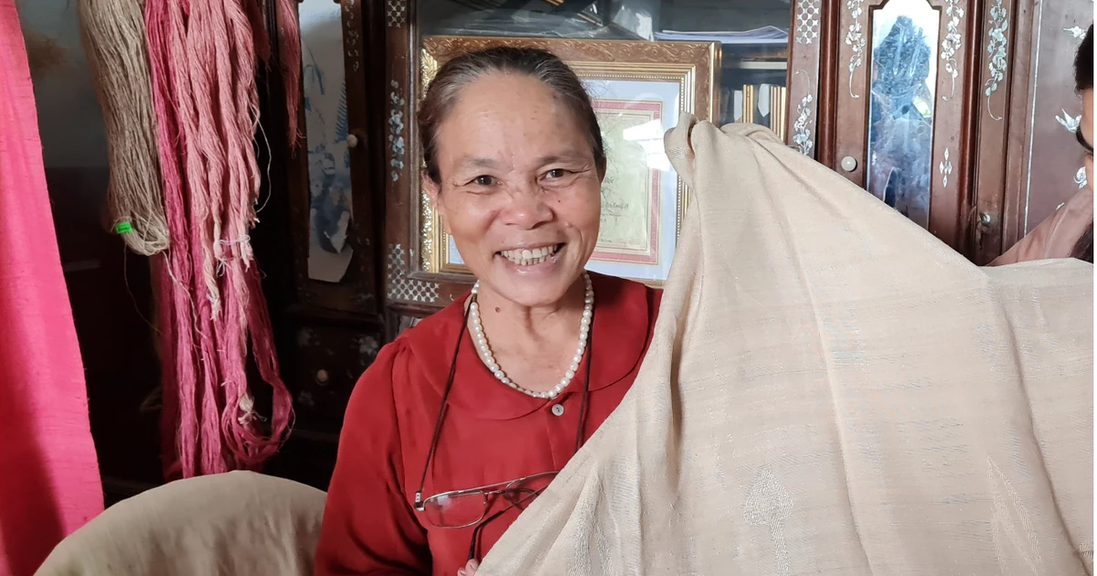 View - Nghệ nhân tiết lộ công nghệ dệt áo cưới tơ sen siêu đỉnh của Tiên Nguyễn | Báo Tri thức và Cuộc sống - TIN TỨC PHỔ BIẾN KIẾN THỨC 24H