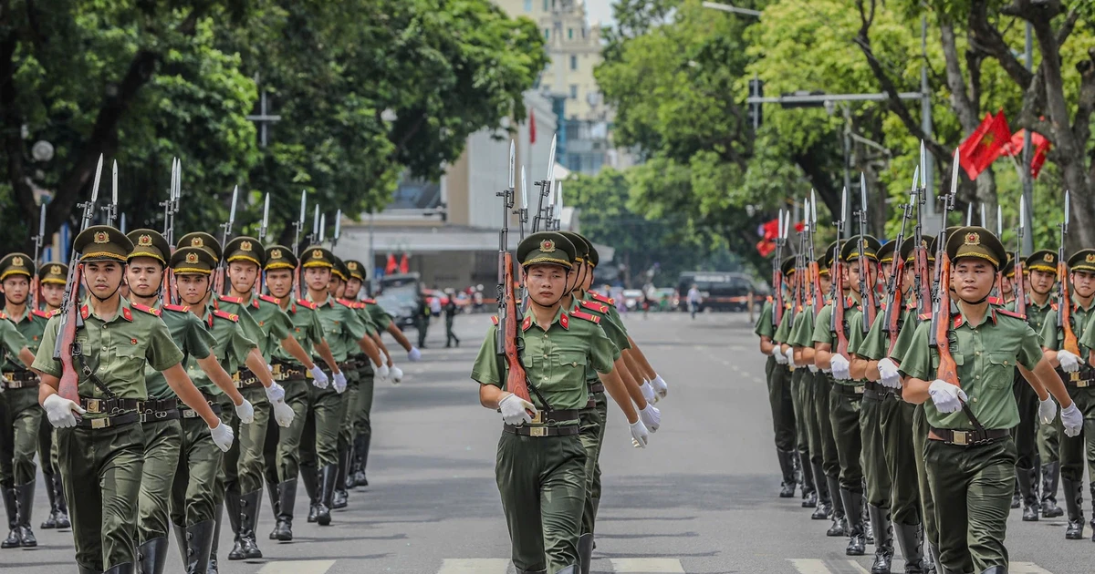 Cận cảnh dàn xe đặc chủng của lực lượng cảnh vệ luyện tập trên phố Hà Nội