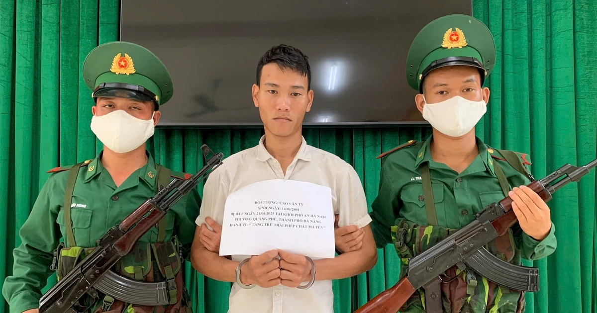 Bắt quả tang đối tượng giấu ma túy trong túi áo