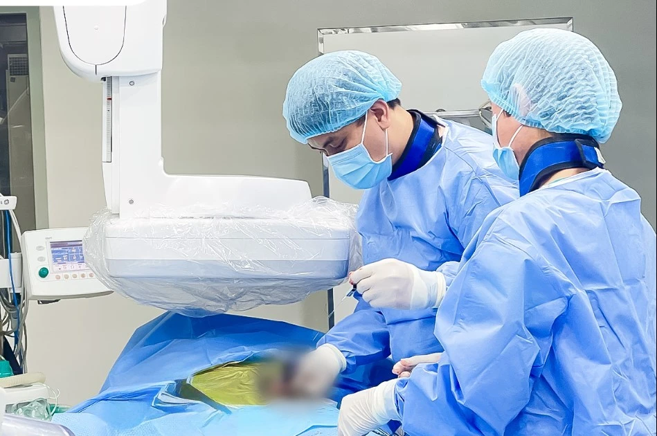 Gallery - Việt kiều 88 tuổi phình động mạch chủ bụng được cứu sống ngoạn mục | Báo Tri thức và Cuộc sống - TIN TỨC PHỔ BIẾN KIẾN THỨC 24H