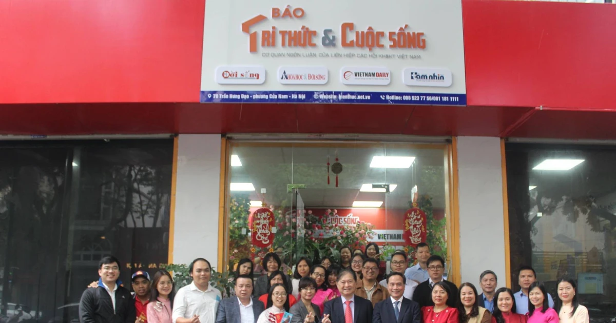 View - Lãnh đạo VUSTA thăm và chúc Tết Báo Tri thức và Cuộc sống | Báo Tri thức và Cuộc sống - TIN TỨC PHỔ BIẾN KIẾN THỨC 24H