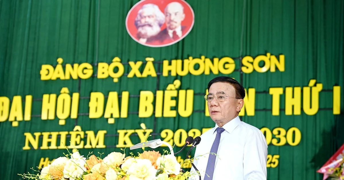 Đồng chí Trần Cẩm Tú dự Đại hội Đảng bộ xã điểm ở Hà Tĩnh