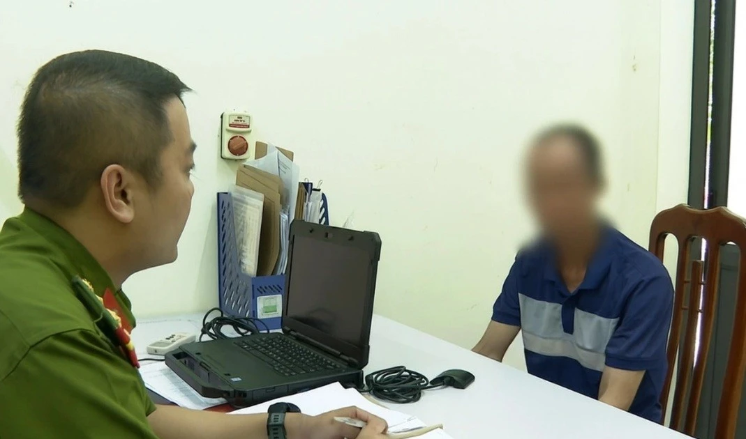 Khởi tố người đàn ông ở Hưng Yên đánh đập, ngăn cấm hai con đến trường