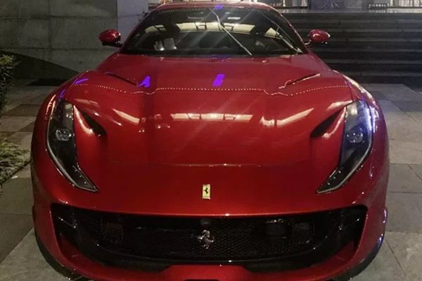 Siêu xe Ferrari 812 GTS mui trần bất ngờ xuất hiện ở Hà Nội