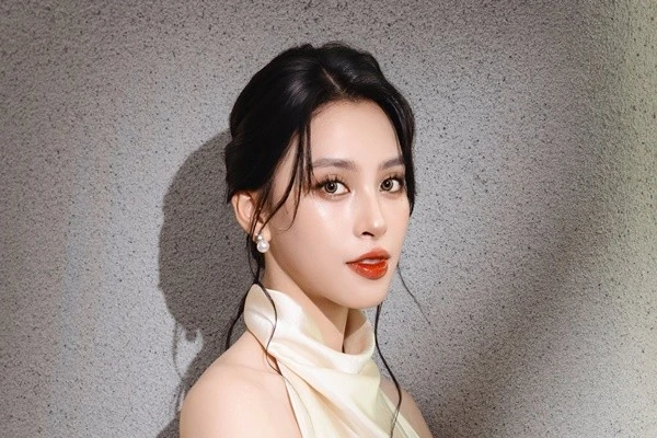 View - Hoa hậu Tiểu Vy nhận lỗi vụ hình ảnh dự sự kiện có logo quảng cáo cá độ | Báo Tri thức và Cuộc sống - TIN TỨC PHỔ BIẾN KIẾN THỨC 24H