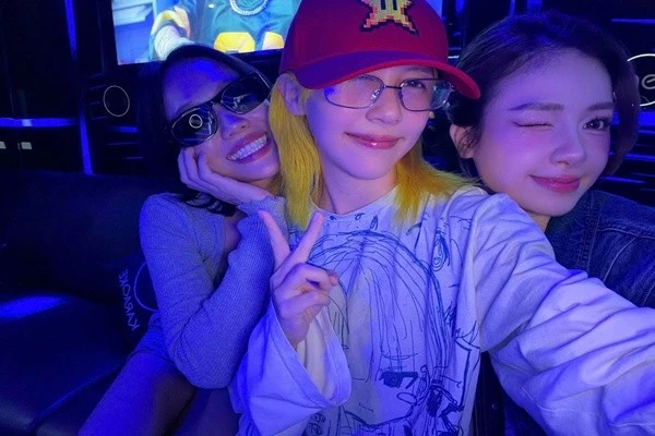 Gallery - Nhóm nhạc của Diệu Nhi mừng tất niên theo cách rất riêng | Báo Tri thức và Cuộc sống - TIN TỨC PHỔ BIẾN KIẾN THỨC 24H