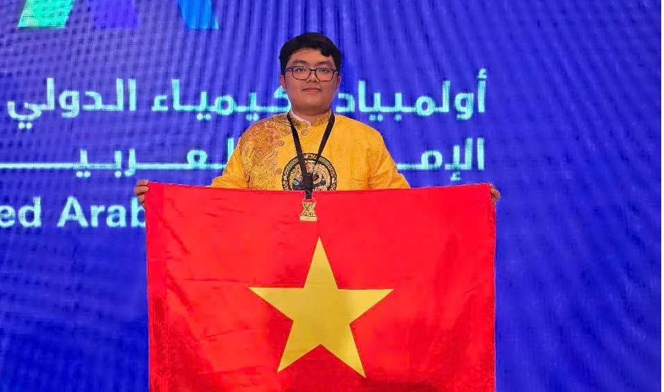 View - Cú “bẻ lái” chạm Huy chương Vàng Olympic Hóa học ICHO 2025 | Báo Tri thức và Cuộc sống - TIN TỨC PHỔ BIẾN KIẾN THỨC 24H