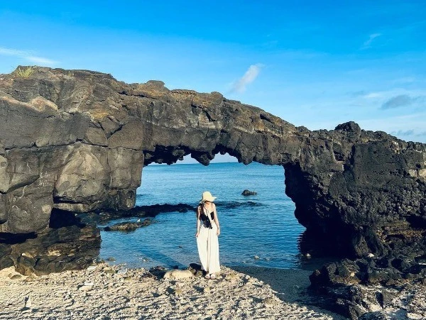 View - Check-in Cổng Tò Vò, săn khoảnh khắc đẹp như tranh ở Lý Sơn | Báo Tri thức và Cuộc sống - TIN TỨC PHỔ BIẾN KIẾN THỨC 24H