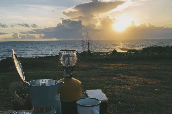 View - Về Mũi Lay, cắm trại giữa cỏ xanh, ngắm bình minh trên biển lặng | Báo Tri thức và Cuộc sống - TIN TỨC PHỔ BIẾN KIẾN THỨC 24H