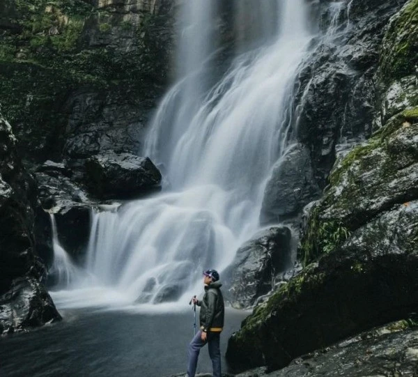 View - Thác Siu Puông 7 tầng "treo" giữa rừng Quảng Ngãi, hút khách mê trekking | Báo Tri thức và Cuộc sống - TIN TỨC PHỔ BIẾN KIẾN THỨC 24H