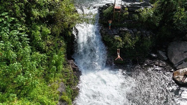 View - Dịp lễ 2/9, rủ nhau lên Du Già tắm thác, ngắm ruộng bậc thang đẹp mê mẩn | Báo Tri thức và Cuộc sống - TIN TỨC PHỔ BIẾN KIẾN THỨC 24H