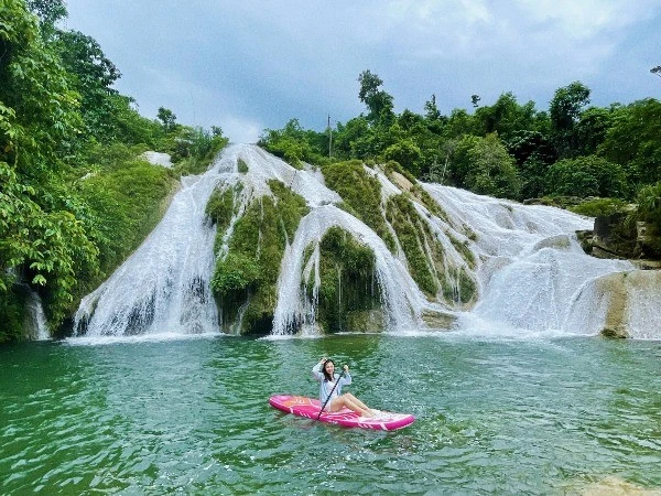 View - Thác 3 tầng miền Bắc đẹp mê ly, hút khách cắm trại cuối tuần | Báo Tri thức và Cuộc sống - TIN TỨC PHỔ BIẾN KIẾN THỨC 24H