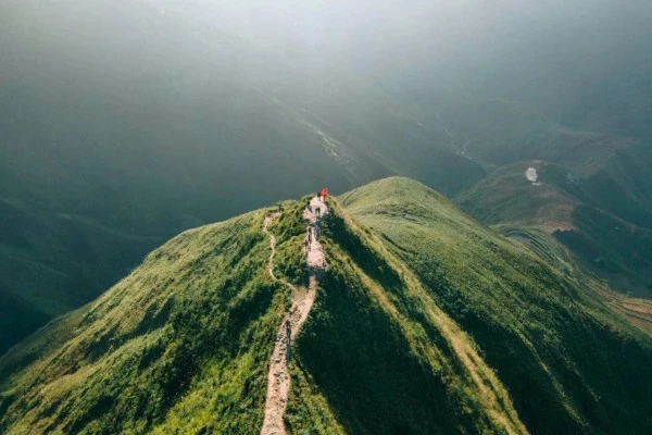 View - Hai cung đường 'sống lưng khủng long' khiến tín đồ trekking phải thử một lần | Báo Tri thức và Cuộc sống - TIN TỨC PHỔ BIẾN KIẾN THỨC 24H