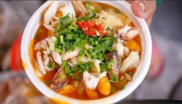 Huế mùa mưa không chỉ đẹp mà còn níu chân du khách bởi những món ăn dân dã