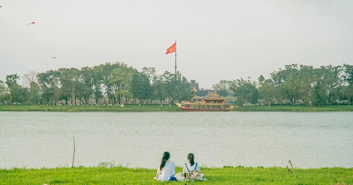 View - Góc ven sông Hương “đẹp như phim” khiến dân mạng sửng sốt | Báo Tri thức và Cuộc sống - TIN TỨC PHỔ BIẾN KIẾN THỨC 24H