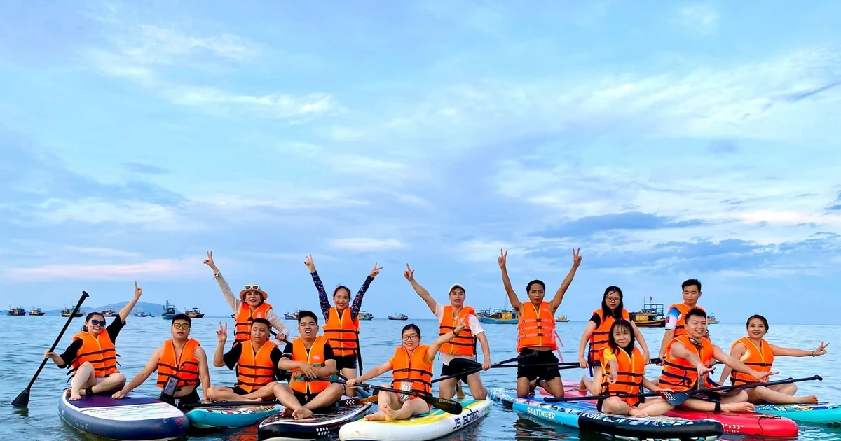 View - SUP lên ngôi mùa du lịch, chuyên gia cảnh báo nguy cơ mất an toàn | Báo Tri thức và Cuộc sống - TIN TỨC PHỔ BIẾN KIẾN THỨC 24H