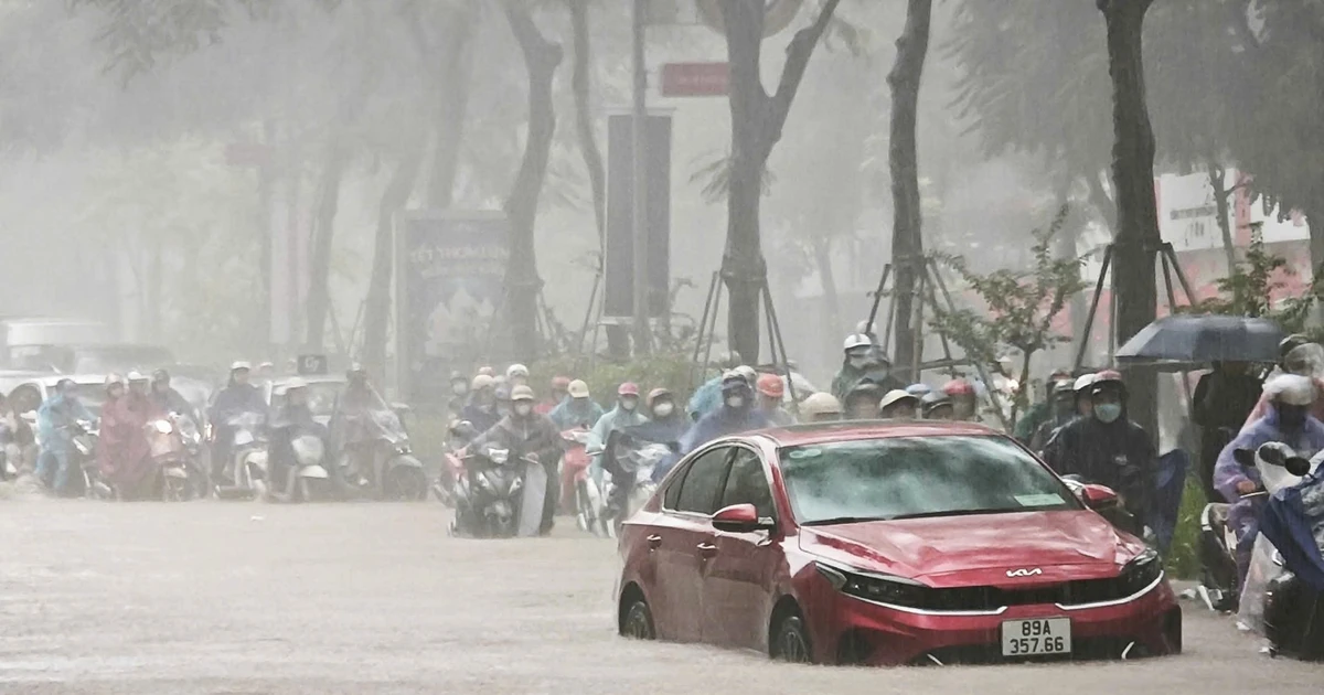 View - Toàn cảnh Hà Nội ngập trong "biển nước" sáng 26/8 | Báo Tri thức và Cuộc sống - TIN TỨC PHỔ BIẾN KIẾN THỨC 24H