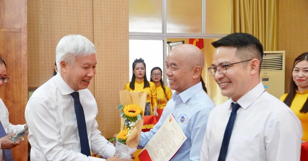 View - Tri ân tập thể, cá nhân xây dựng, phát triển TP Hải Dương | Báo Tri thức và Cuộc sống - TIN TỨC PHỔ BIẾN KIẾN THỨC 24H