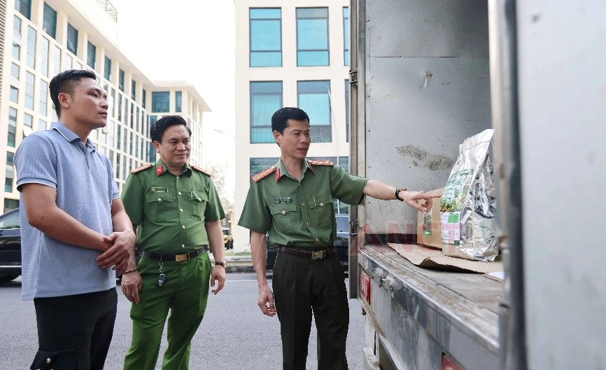 View - Triệt xoá cơ sở sản xuất phân bón giả quy mô lớn ở Cần Thơ | Báo Tri thức và Cuộc sống - TIN TỨC PHỔ BIẾN KIẾN THỨC 24H