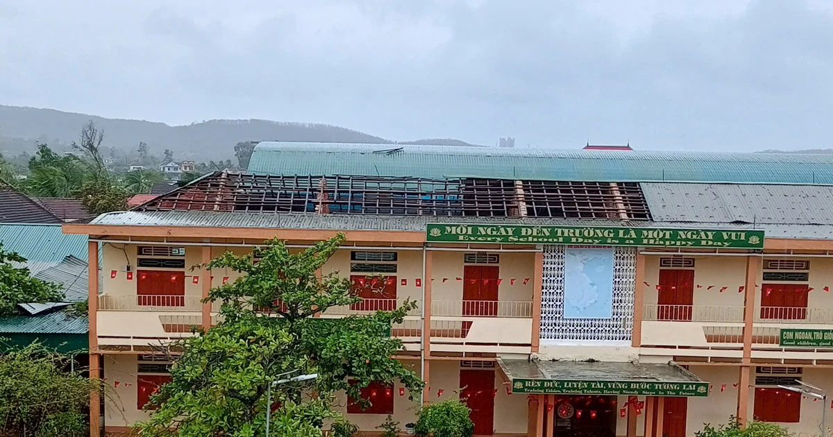 Nhiều trường học, cơ sở y tế ở Nghệ An bị thiệt hại nặng nề do bão số 10