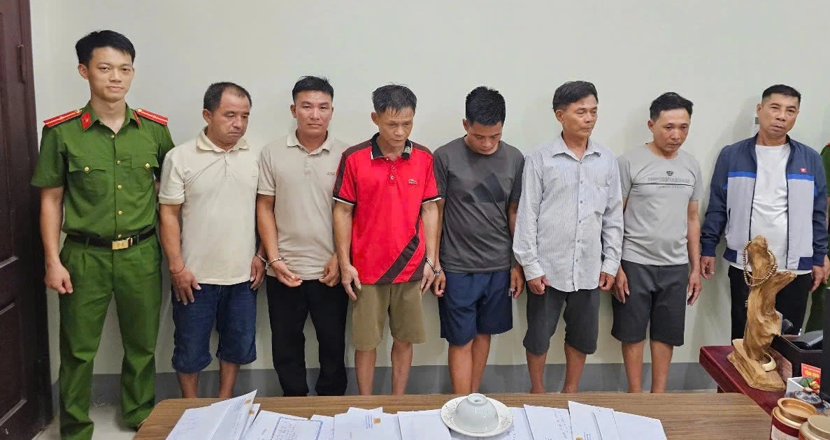 Bắt nhóm đối tượng tổ chức “xóc đĩa” ở bãi đất giữa sông Lam