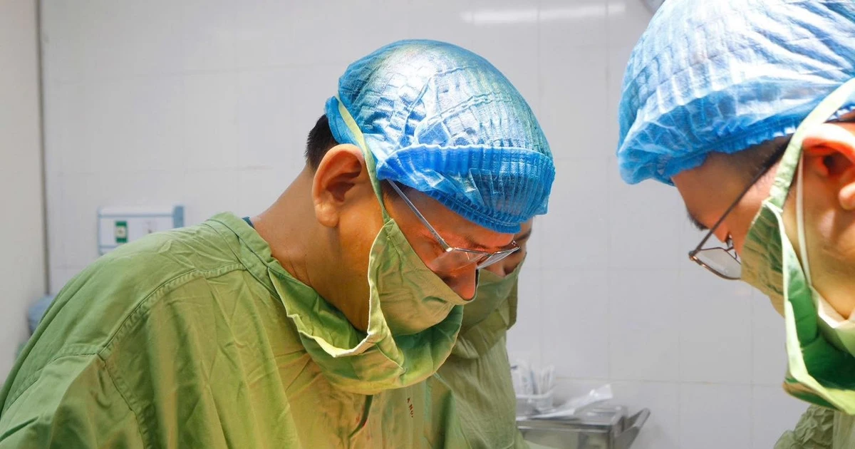 Phát hiện khối u xơ tử cung có kích thước lớn bất thường