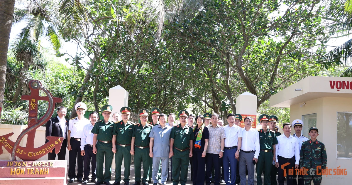 View - Bí thư Tỉnh ủy Lâm Đồng thăm, chúc Tết Đặc khu Phú Quý | Báo Tri thức và Cuộc sống - TIN TỨC PHỔ BIẾN KIẾN THỨC 24H