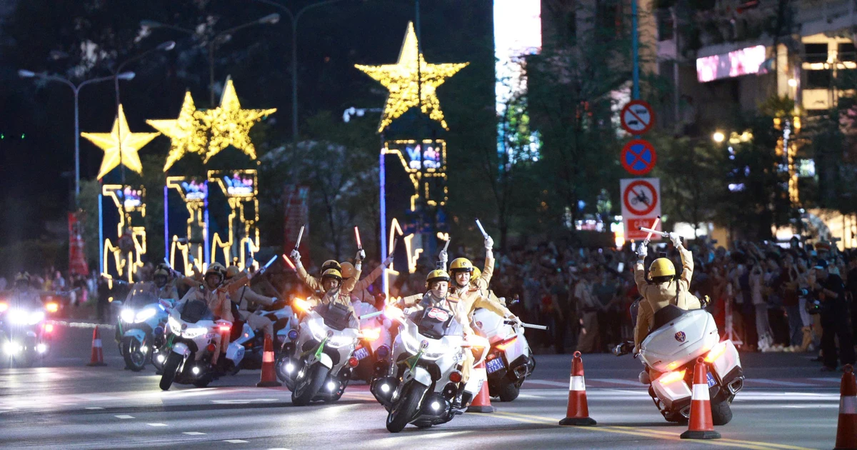 View - Hào khí lan tỏa đêm diễn “Vinh quang Công an Nhân dân” | Báo Tri thức và Cuộc sống - TIN TỨC PHỔ BIẾN KIẾN THỨC 24H