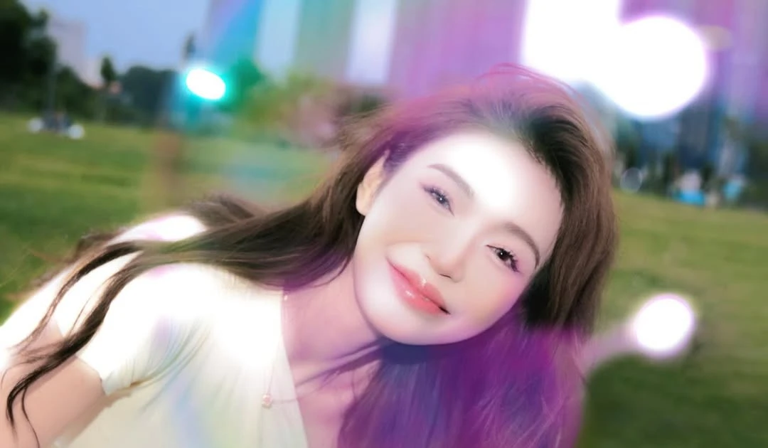 View - Đu trend chụp ảnh bong bóng, Tiktoker Hoàng Yến đốn tim với nụ cười tỏa nắng | Báo Tri thức và Cuộc sống - TIN TỨC PHỔ BIẾN KIẾN THỨC 24H