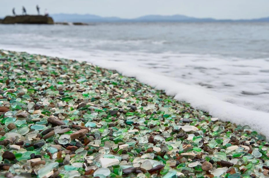 Cận cảnh bãi biển thủy tinh nổi tiếng ở nước Nga