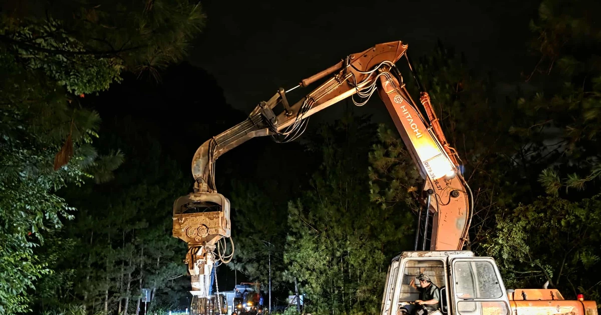 View - Khẩn cấp gia cố đèo Mimosa trong đêm, giữ an toàn tuyến vào Đà Lạt | Báo Tri thức và Cuộc sống - TIN TỨC PHỔ BIẾN KIẾN THỨC 24H