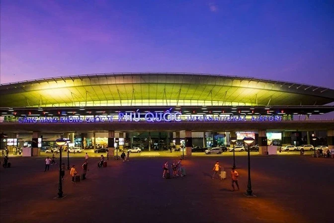 View - Sân bay Phú Quốc đông nghẹt mùa cao điểm | Báo Tri thức và Cuộc sống - TIN TỨC PHỔ BIẾN KIẾN THỨC 24H