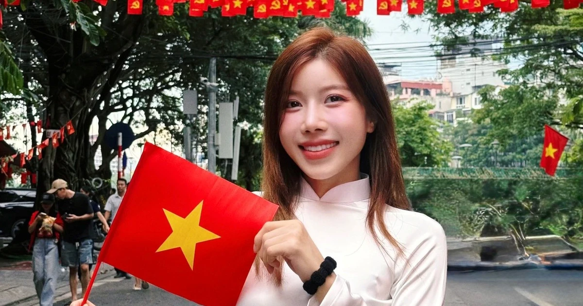 View - Trang Pháp diện áo dài trắng diễu hành A80, được khen trẻ trung như nữ sinh | Báo Tri thức và Cuộc sống - TIN TỨC PHỔ BIẾN KIẾN THỨC 24H