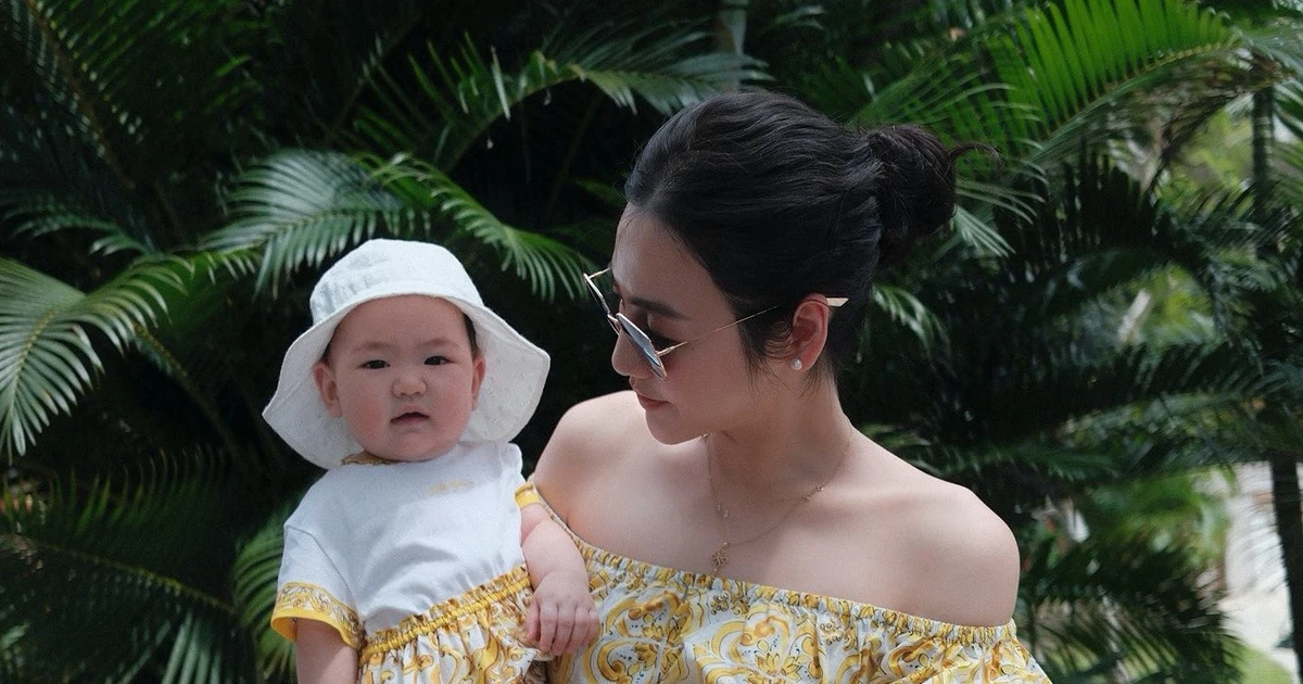 View - Á hậu Tú Anh và con gái ngọt ngào trong khoảnh khắc mặc đồ đôi | Báo Tri thức và Cuộc sống - TIN TỨC PHỔ BIẾN KIẾN THỨC 24H