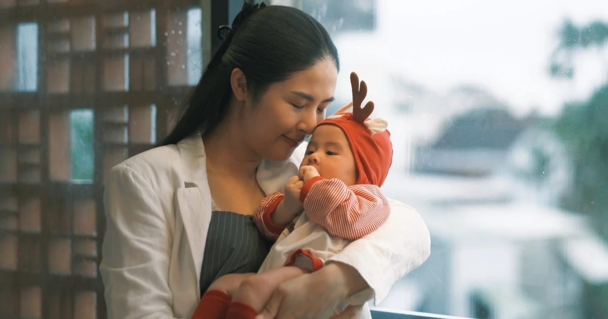 View - Ngọc Hân khoe dáng gọn sau sinh khi đưa con trai du lịch Hội An | Báo Tri thức và Cuộc sống - TIN TỨC PHỔ BIẾN KIẾN THỨC 24H