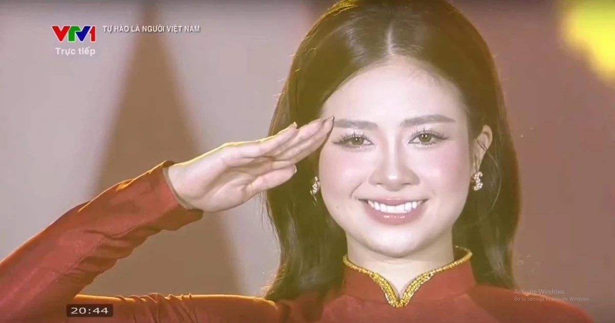 View - Nhan sắc nữ ca sĩ gây sốt với khoảnh khắc chào cờ trên sóng truyền hình | Báo Tri thức và Cuộc sống - TIN TỨC PHỔ BIẾN KIẾN THỨC 24H