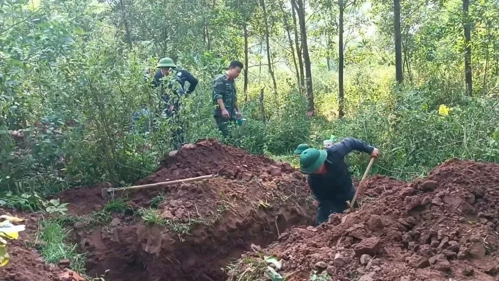 Gallery - Phát hiện, cất bốc 8 hài cốt liệt sĩ ở Quảng Trị | Báo Tri thức và Cuộc sống - TIN TỨC PHỔ BIẾN KIẾN THỨC 24H