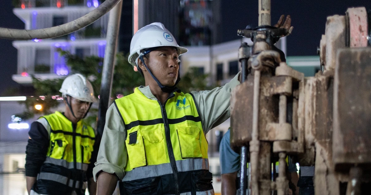 Gallery - Xuyên đêm khoan khảo sát địa chất tại ga metro số 2 TP.HCM | Báo Tri thức và Cuộc sống - TIN TỨC PHỔ BIẾN KIẾN THỨC 24H