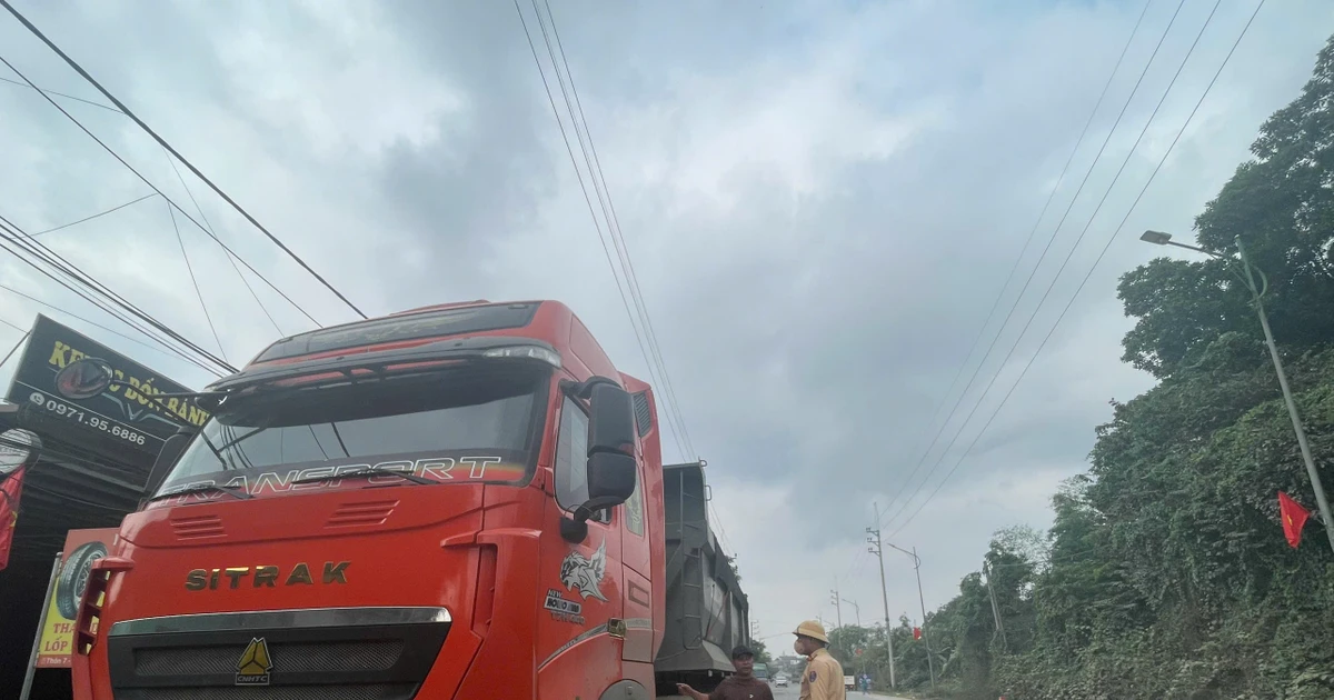 View - CSGT Hà Nội tăng cường xử lý xe quá tải trên tỉnh lộ 414 | Báo Tri thức và Cuộc sống - TIN TỨC PHỔ BIẾN KIẾN THỨC 24H