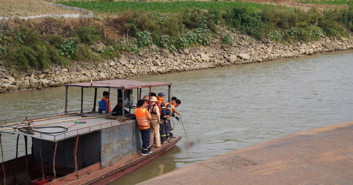 View - Phú Thọ đang tìm kiếm nạn nhân chìm thuyền trên sông Hồng | Báo Tri thức và Cuộc sống - TIN TỨC PHỔ BIẾN KIẾN THỨC 24H