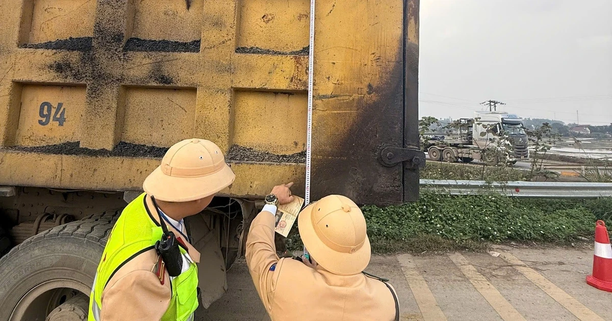 Gallery - CSGT Phú Thọ mạnh tay xử lý xe quá khổ, quá tải | Báo Tri thức và Cuộc sống - TIN TỨC PHỔ BIẾN KIẾN THỨC 24H