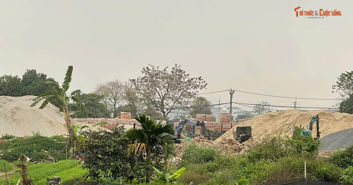 View - Bãi tập kết VLXD nhếch nhác, ô nhiễm 'nằm chình ình' ở Tây Tựu | Báo Tri thức và Cuộc sống - TIN TỨC PHỔ BIẾN KIẾN THỨC 24H