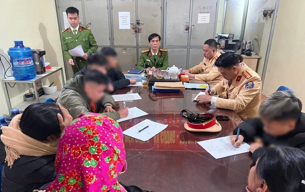 View - Giao xe cho con chưa đủ tuổi lái, người mẹ ở Lào Cai bị phạt 9 triệu | Báo Tri thức và Cuộc sống - TIN TỨC PHỔ BIẾN KIẾN THỨC 24H