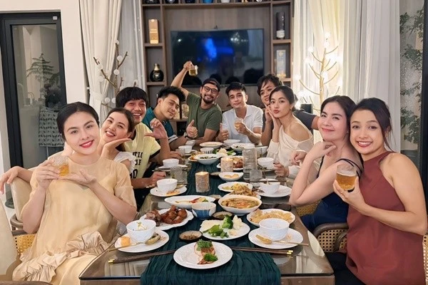 View - Hội bạn thân của Vân Trang tụ tập ở biệt thự 1.000m2 | Báo Tri thức và Cuộc sống - TIN TỨC PHỔ BIẾN KIẾN THỨC 24H