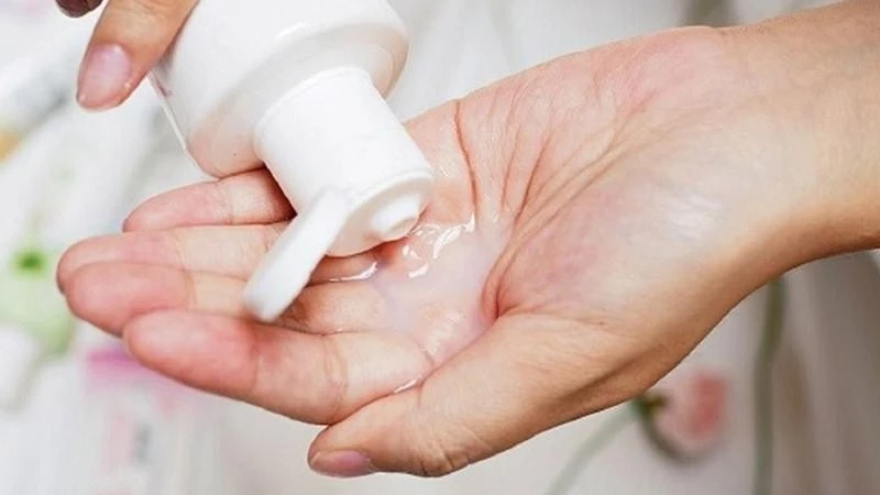 Lô Dung dịch vệ sinh Luxury Care bị đình chỉ lưu hành, thu hồi trên toàn quốc