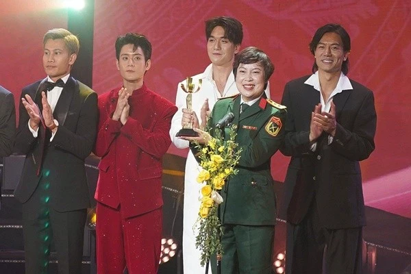 View - Phim Mưa đỏ giành giải Bông Sen Vàng ở Liên hoan phim Việt Nam | Báo Tri thức và Cuộc sống - TIN TỨC PHỔ BIẾN KIẾN THỨC 24H