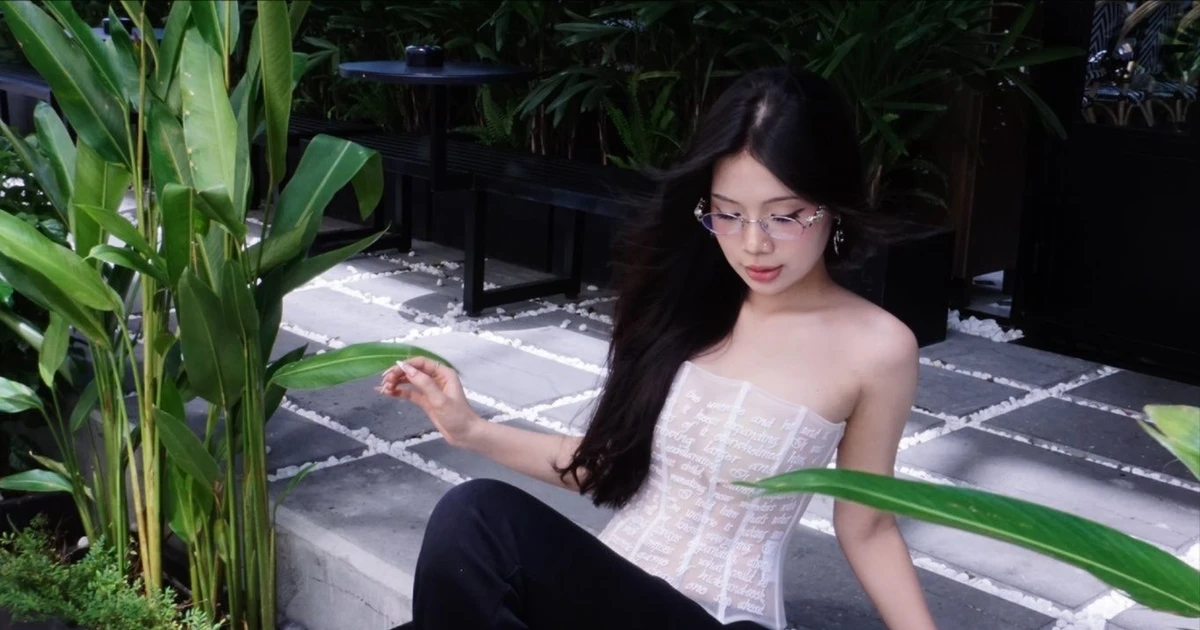 Chiếc áo "trong suốt" của nữ TikToker này "gây bão"