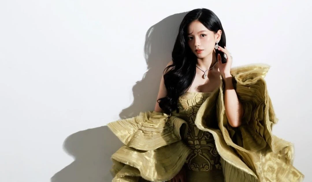 View - Nữ diễn viên “Mưa Đỏ” Lê Hạ Anh khoe nhan sắc lộng lẫy trong loạt ảnh mới | Báo Tri thức và Cuộc sống - TIN TỨC PHỔ BIẾN KIẾN THỨC 24H